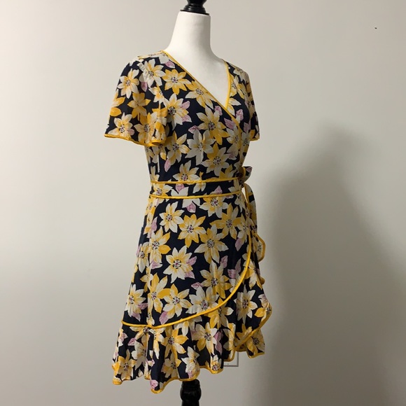 Cinq á Sept Navy Floral Silk Wrap Dress - Picture 4 of 9